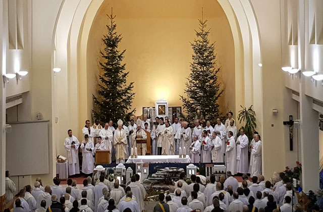 Foto vom Album Silvester in Medjugorje mit Nuntius Erzbischof Luigi Pezzuto
