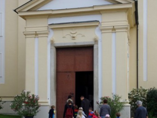 Vorschaubild 1 vom Album Besuch des Kindergartens Maria Lanzendorf in Kirche und Kloster