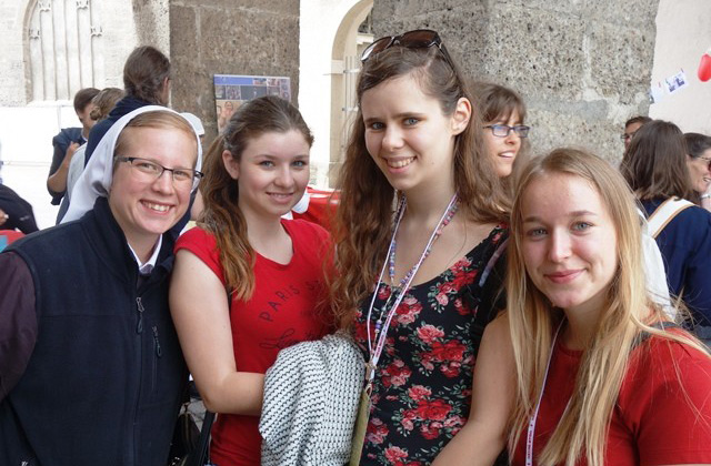 Symbolfoto zum Artikel: Whitsun-festival of young people at Salzburg